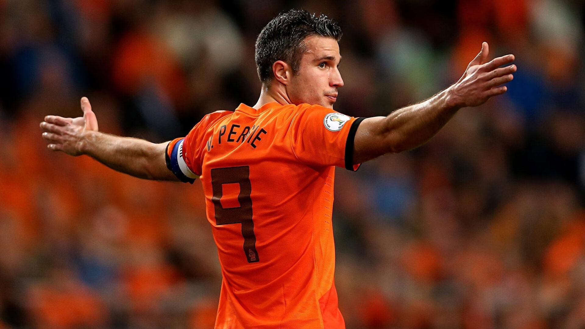 弗兰：凭借强大的身体对抗能力和出色的防守技术，他成为了全黑队的防线保障