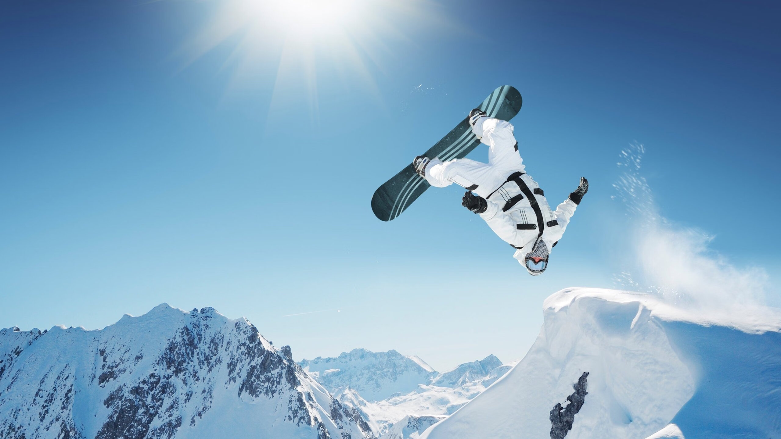 新西兰全黑队的球员们展现了极强的攻防转换能力，新西兰全黑队宣传视频